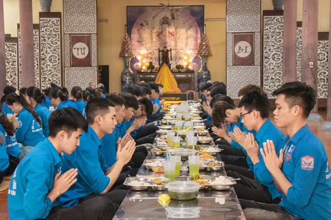 Chùa Hòa Phúc: Sinh viên trường đại học Giao Thông Vận Tải – Hà Nội về chùa sinh hoạt